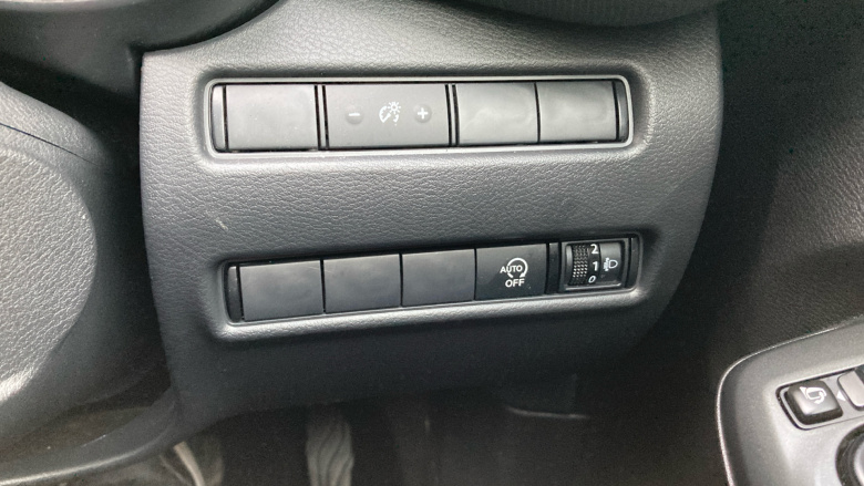 Nissan Juke 1.0 DiG-T N-Connecta 5dr Petrol Hatchback